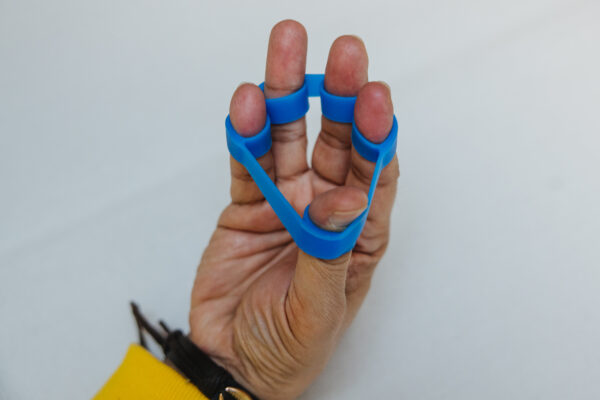 Ejercitador de dedos en silicona para fortalecer el agarre manual - Imagen 2